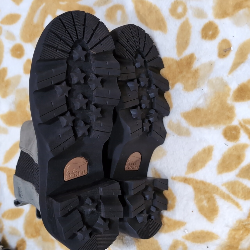Sorel Suede Chelsea Lug Sole Boots Gray Black Waterproof Ankle Boots Size 6 - Picture 3 of 6
